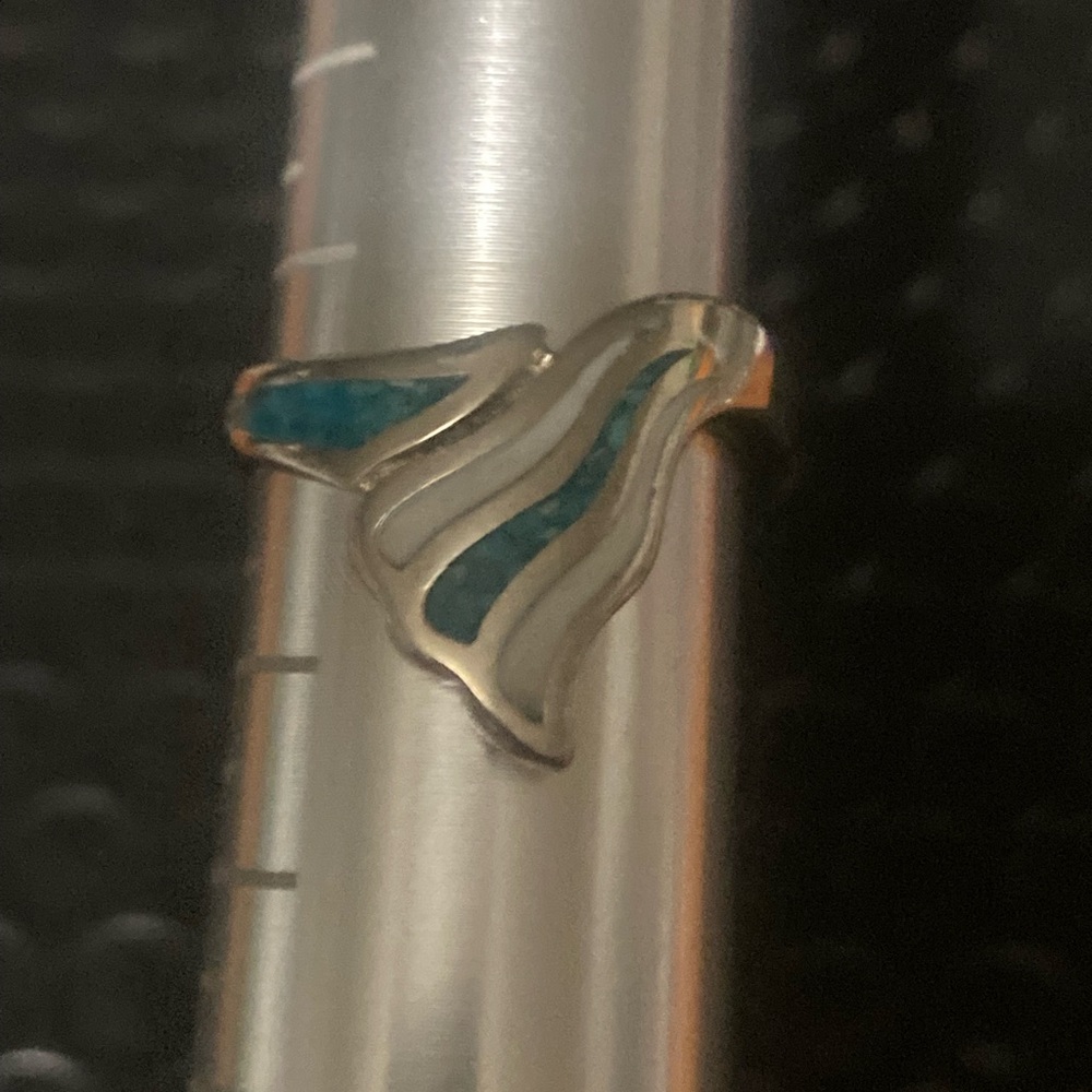 Elegant Silver and Blue Wave Ring 8